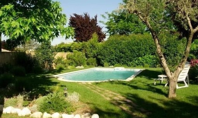 Pujaut Villa | Villa indépendante sans vis à vis avec piscine 8 x 4 dans un cadre très calme.