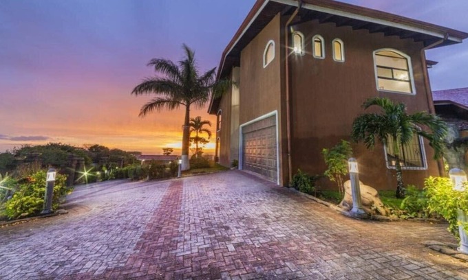 Tilaran Villa | First-Class Mountain Villa, With Whirpool & 100mb WLAN, Ideal For Longer Stays