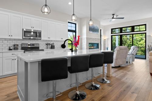 Egg Harbor Maison | Indigo Meadow at the Ridge by Simple Life Rentals