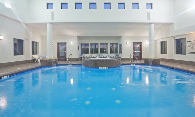 Plano Copropriété | Piscine intérieure + Wi-Fi gratuit, petit-déjeuner gratuit | Suite entièrement équipée