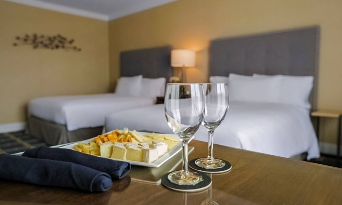 Sunnyvale West Hôtel | Indulge In An Unforgettable Getaway Experience! 4 Relaxing Units, Onsite Pool