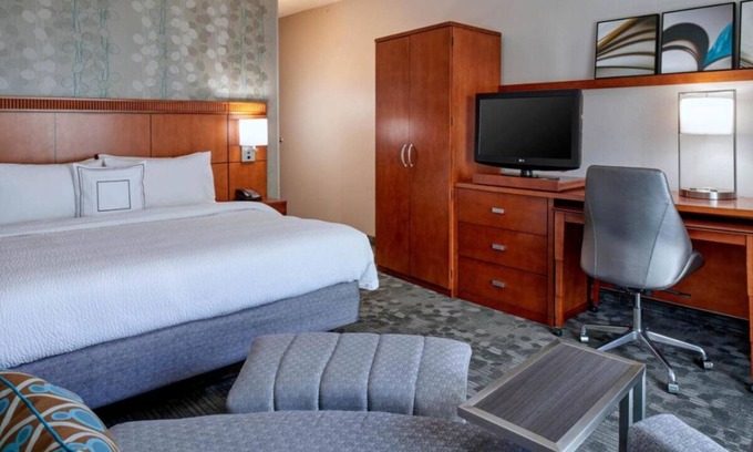 Eden Prairie Station Balnéaire | Indulge in Home Like Comfort! Onsite Pool, Pets Are Allowed with Fee