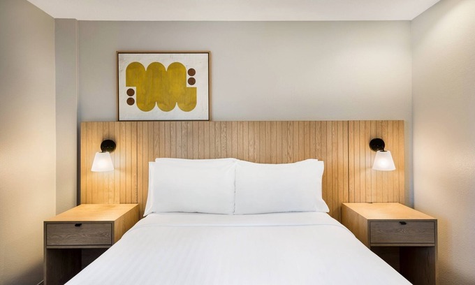 Exchange Place North Hôtel | Indulge in NYC Views! Pet-friendly Property with Full Kitchen, Parking!