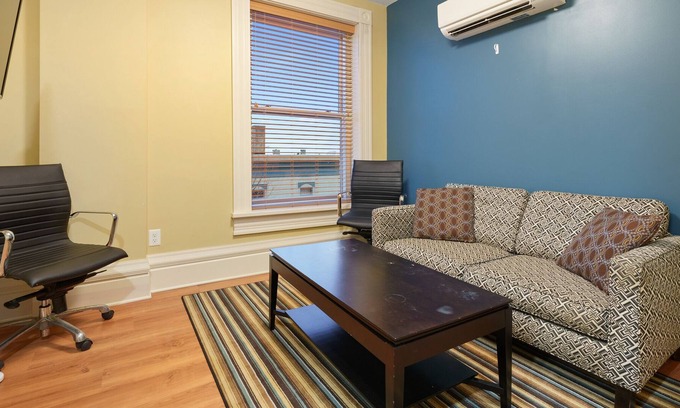 St. Clairsville Maison | Indulge in the Charming and Captivating Ambiance of Clarendon WV Condo 307
