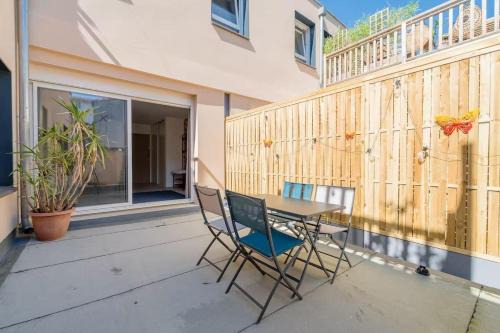 Toulouse East Appartement | Industrial 2 bedroom with terrace, parking and wifi