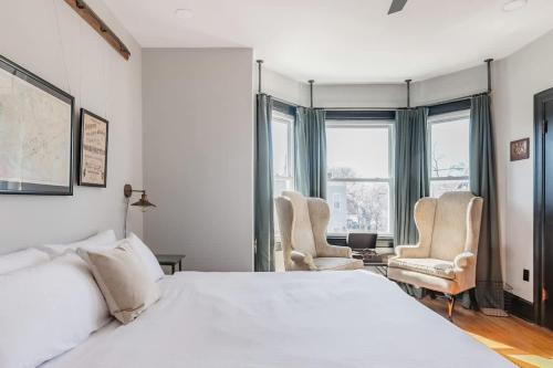Truxton Circle Maison | Industrial Loft Offers Historic Feel with Modern Amenities 3BR & 2BA #DCottage