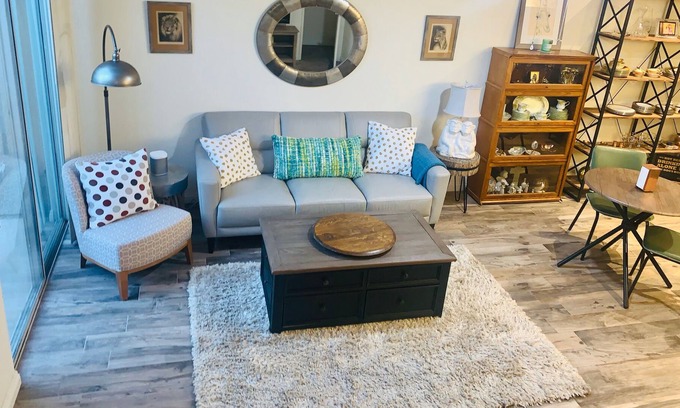Oak Creek Maison | Industrial-Lux 3-Story Townhouse in Gated Community of Homes - PETS WELCOME