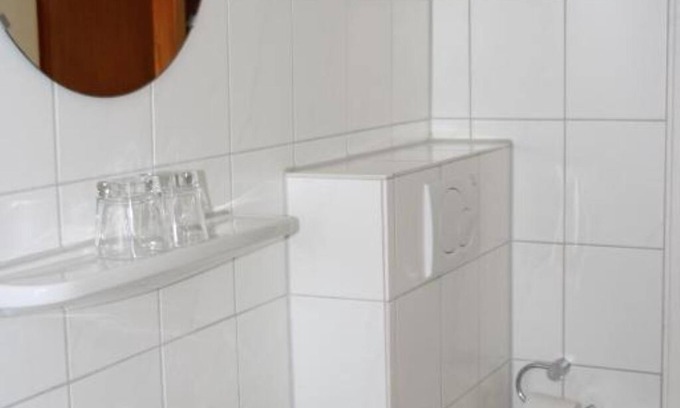 Neuwerk Hôtel | Inexpensive accommodation for craftsmen, close to the highway.