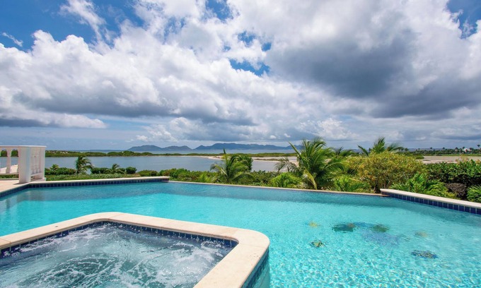 Maunday's Bay Villa | Infinity at Sheriva Villas /2 pools /2 Golf Carts-2 min. to Beach/5-Star Service
