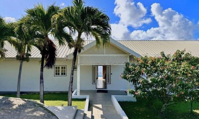 Bacolet Villa | Infinity – on a clear day you can see forever …..