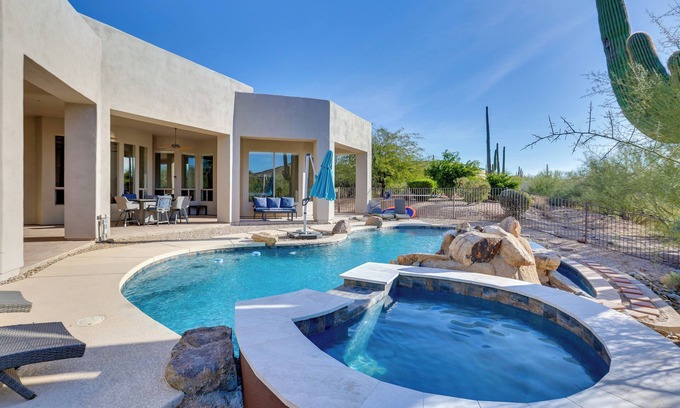 Black Mountain Shadows Maison | Infinity Pool: Stunning Home in Cave Creek!