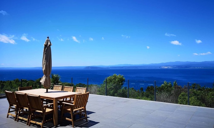 Omori Maison | Vues Infinity - Lac Taupo (wifi gratuit, draps fournis)