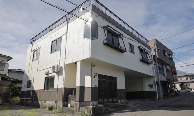 Fujiyoshida Maison | Infusing Japanese art into the accommodation Spectacular rooftop views Samurai Hotel Mount Fuji/Fujiyoshida Yamanashi