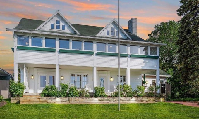 Beulah Maison | Inn at Beulah Beach on Crystal Lake