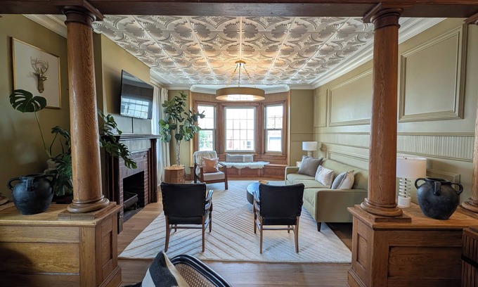 South Main Street Appartement | Inn on Main - Downtown Penthouse in Geneva