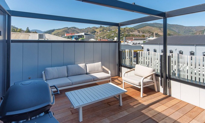 Nelson City Centre Appartement | Inner City Apartments - 4 - Beautiful apartment with Rooftop Terrace!