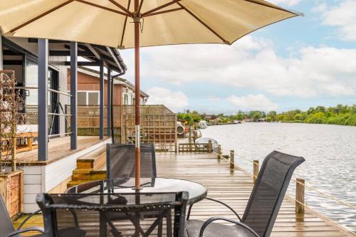 Brundall Maison | Innisfree House By Leap Escapes