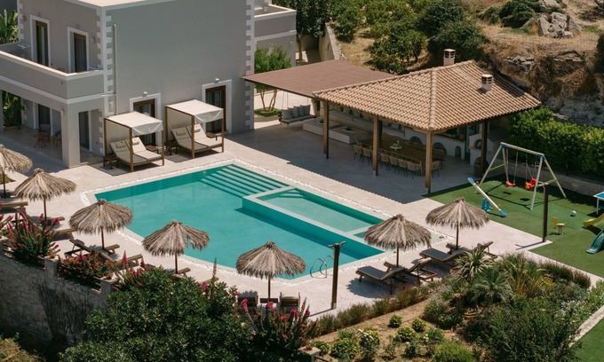 Dafni Villa | Ino Villa! Piscine privée de 100m2, compartiment spécial enfants, jacuzzi!