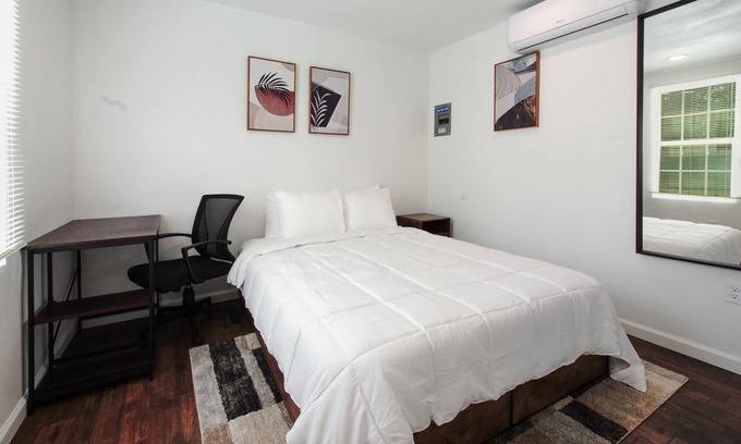 Cedar Crest Maison | Intimate 1-BR Guesthouse+backyard by Downtown Dallas and Design District