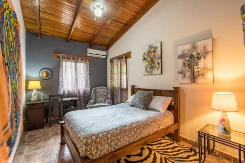 Barrio Las Parcelas Maison | Intimate Earthy Vibe - Bedroom in a Tropical Paradise