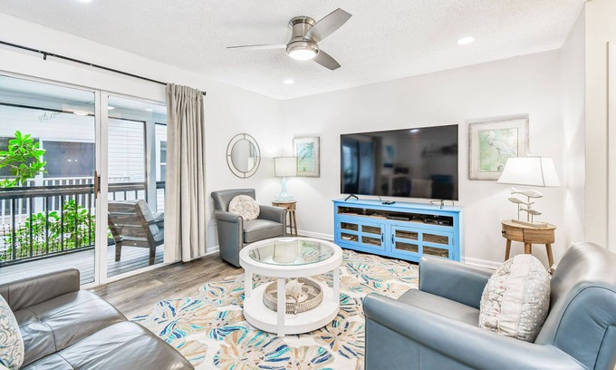 Indian Shores Copropriété | Intracoastal Condo | 4 min wlk to Beach & Dogs Ok!