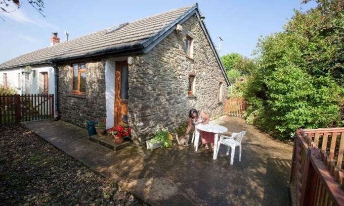 Newcastle Emlyn Cottage | Comfort Cottage Healing