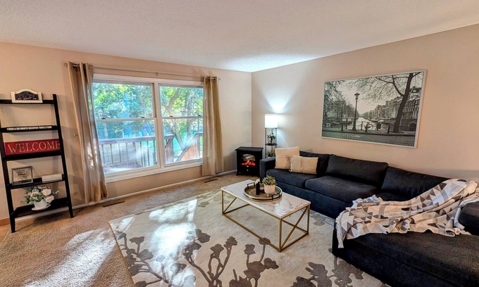 Maple Grove Maison | Inviting Cozy House in the Heart of Maple Grove