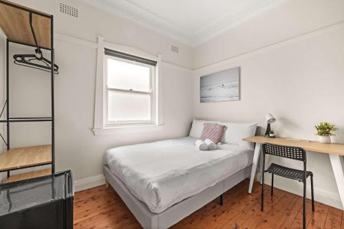 Padstow Maison | Inviting Double Room - A Peaceful Budget Stay in Padstow - Shared Bathroom