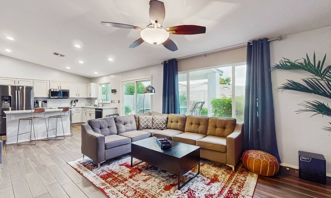 Estrella Vista Maison | Inviting home with patio, enclosed yard, fireplace, office, streaming, W/D, AC