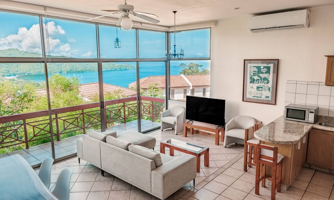 Playa Hermosa Appartement | Invitant condo familial w / piscines partagées et près de la plage!