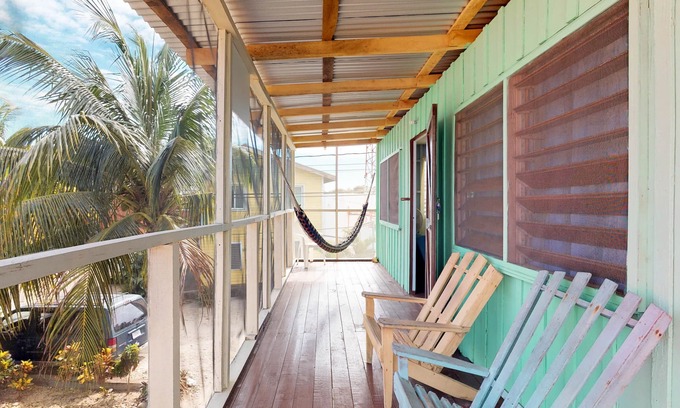 Placencia Cabine | Cabane accueillante et rénovée. À pied des magasins, des restaurants et de la plage!