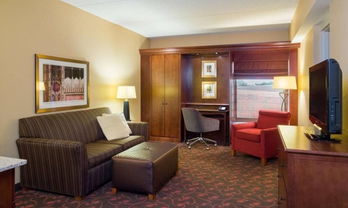 Carlisle Maison | Inviting Retreat with In-Room Movies and Free Breakfast – Steps from I-76 Access