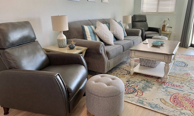 Edisto Island Copropriété | Inviting waterfront condo with marsh view, pool, balcony, central AC, & W/D