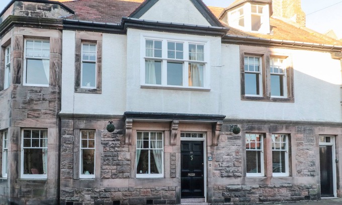 Berwick-upon-Tweed Cottage | Iona 10 Palace Street East, BERWICK-SUR-TWEED