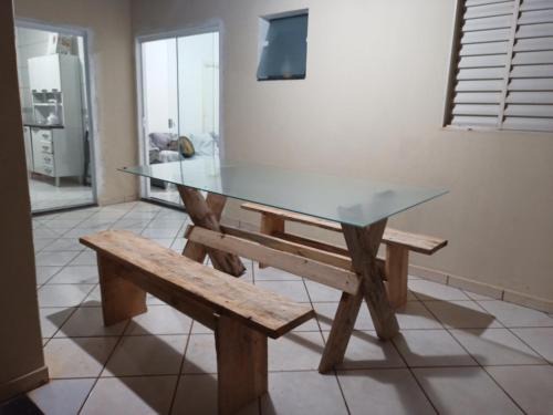 Aracatuba Maison | Iporã casa simples Ar-cond, wi-fi, smartv, máquina de lavar 6 pessoas, equipado com churrasqueira, garagem para 4 carros sendo 2 coberta, Hop Independente