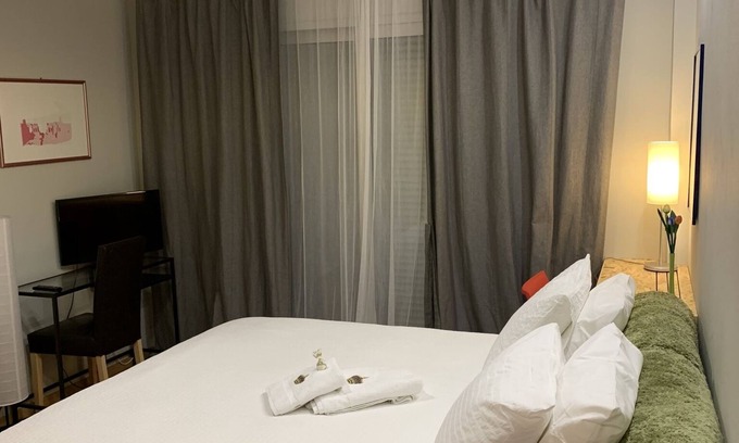 Dasoupolis Appartement | La salle de bains d'Irene est un lieu de séjour unique pour le travail ou les vacances