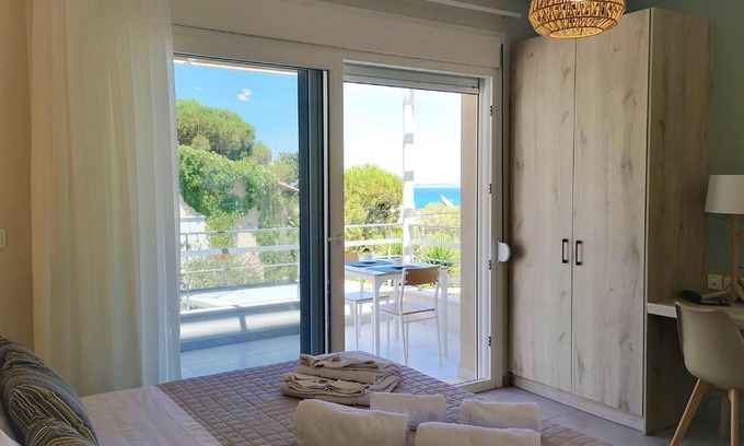 Karfas Appartement | Iris Studios Chios