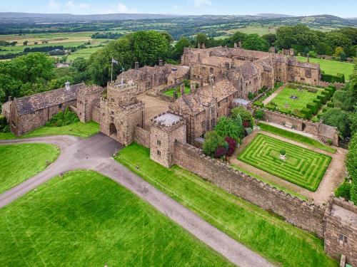 Higher Walton Maison | Irishman's Tower