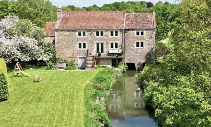 Frome Maison | Iron Mill House - Riverside Hot Tub - Frome
