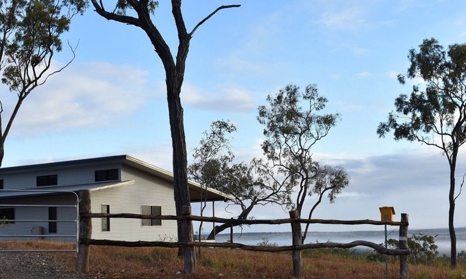 Dimbulah Maison | Ironbark House Dimbulah: Boutique de deux chambres donnant sur l'arrière-pays