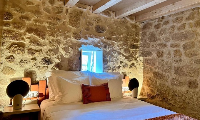 Sortelha Maison | is a cosy one-bedroom accommodation unit with 21 m2