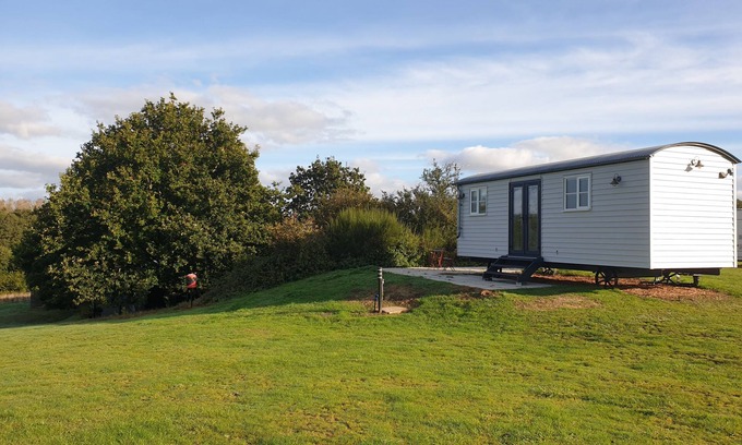 Marsham Cabine | Isabel , nestled in a peaceful farm in Marsham, North Norfolk