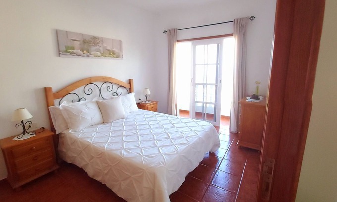 Alojera Appartement | Isabel (upper floor) wonderful views of the sea and the mountains