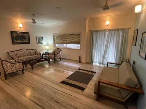 Vadodara Appartement | Ishan Apartments 3BHK Individual Rooms