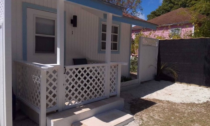 Rock Sound Appartement | Charming 1-bedroom Apartment with AC, WiFi in Fantastic Rock Sound