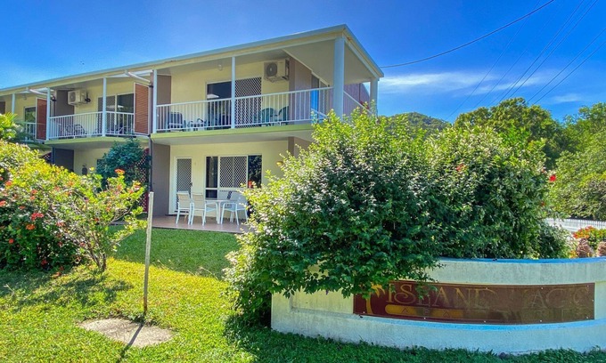 Arcadia Maison | Island Magic Townhouse 1 - Stylish, affordable and well-equipped, in prime Alma Bay location