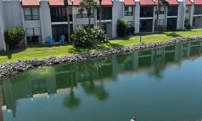 Bradenton Beach Copropriété | Island Oasis Retreat - 1 Minute Walk to the Beach
