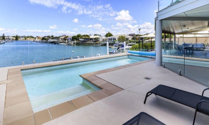 Banksia Beach Maison | Island Paradise On The Canal