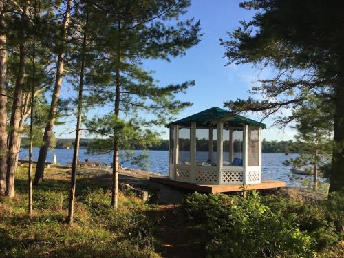 Nipissing Maison | Island Retreat at waters edge Boat&Motor Included