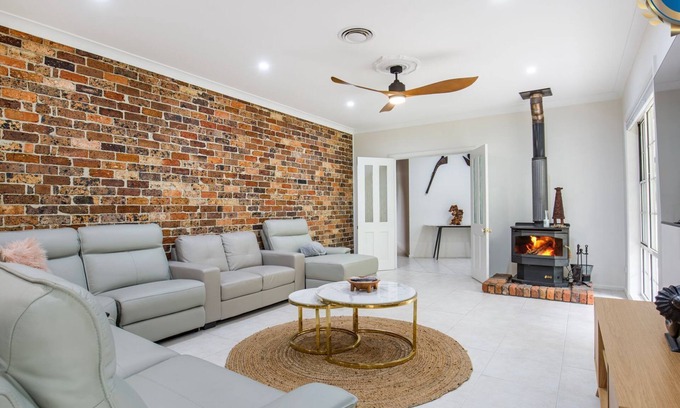 North Nowra Maison | Island Retreat - Pet Friendly with Swimming Pool